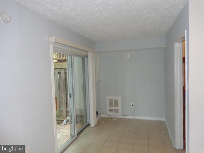 Building Photo - 5565 Peppercorn Dr