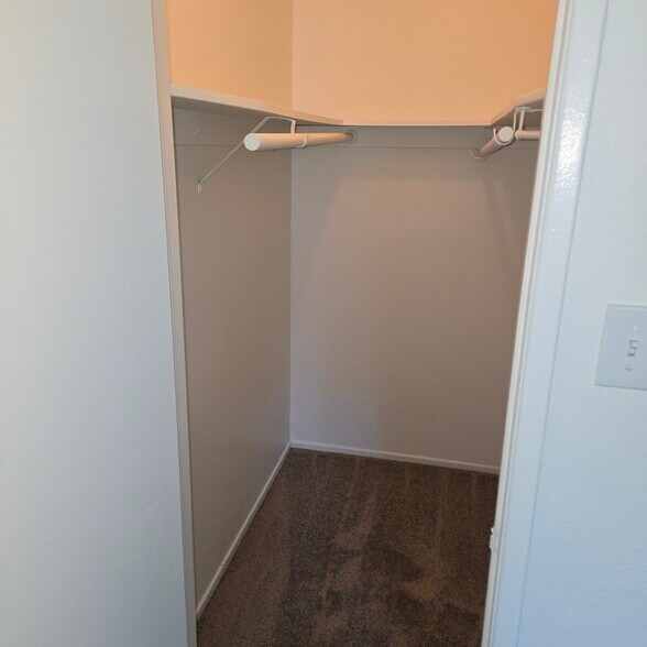 Building Photo - 2613 Andover Ave