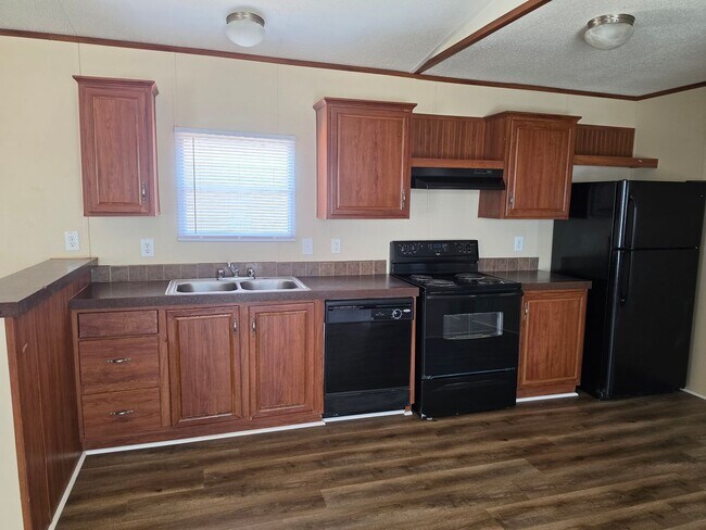 Building Photo - 3 bedroom 2 bath in Clovis