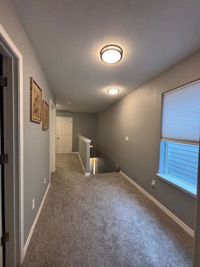 Building Photo - Seasonal Rental - Available August 16, 202...