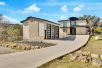 Building Photo - 1304 Minnie Dr