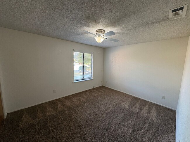 Building Photo - 636 Ramblewood Ct