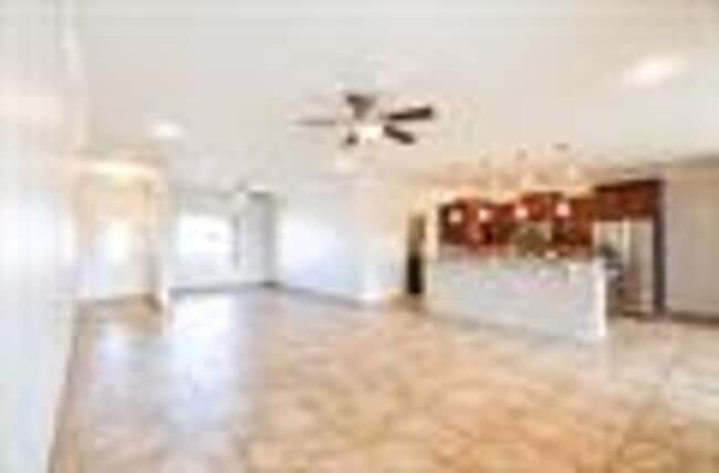Building Photo - Beautifully Kept 4 Bedroom Home with Solar...