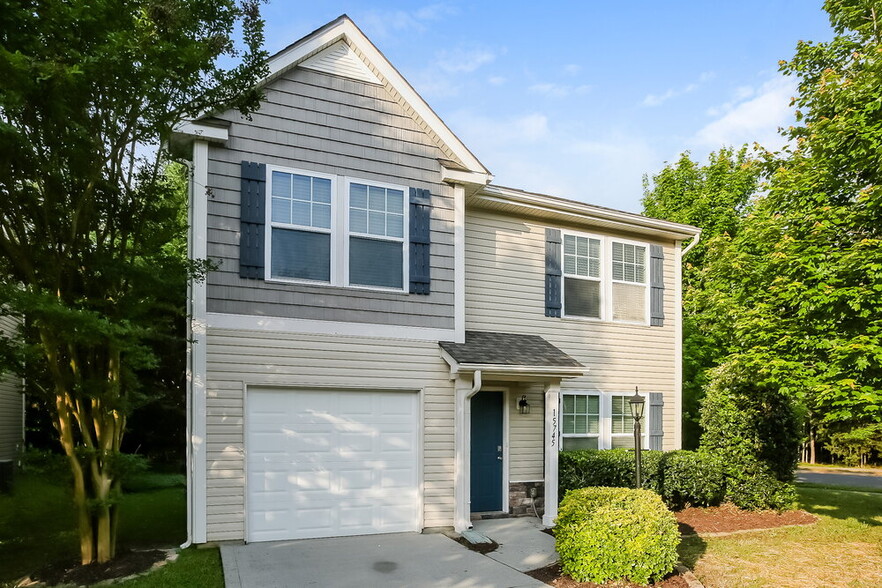 Building Photo - 15745 Lakepoint Forest Dr