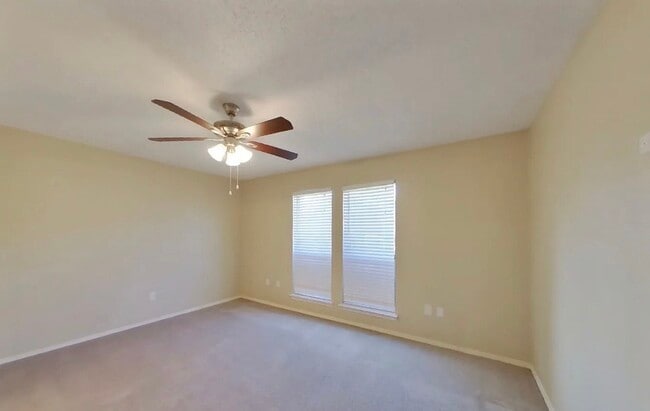 Building Photo - Spacious 3-Bedroom House with Cozy Living Spaces