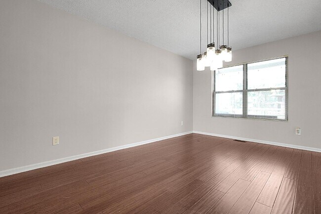 Building Photo - 7961 Pinehill Rd