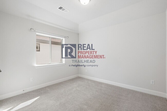 Building Photo - 14409 Balmoral Pl