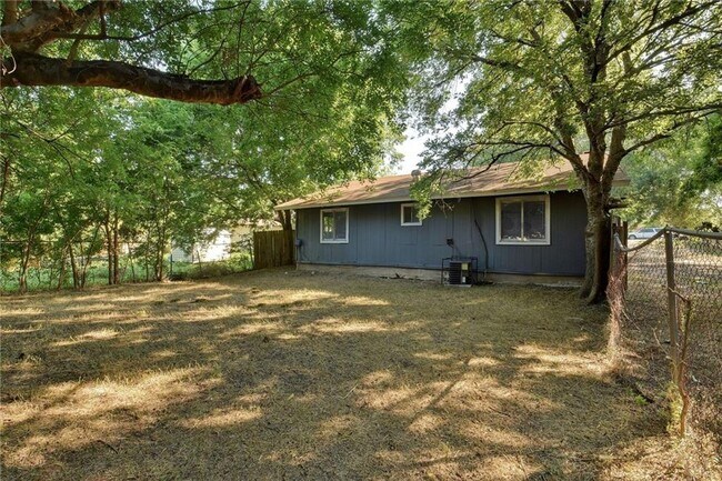 Building Photo - 2311 Teri Rd