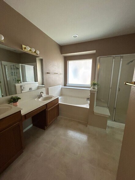 Building Photo - 753 Bridle Trail