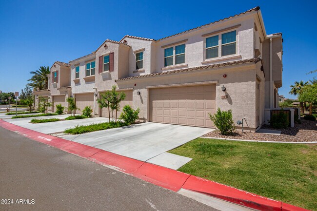Building Photo - 4077 S Sabrina Dr