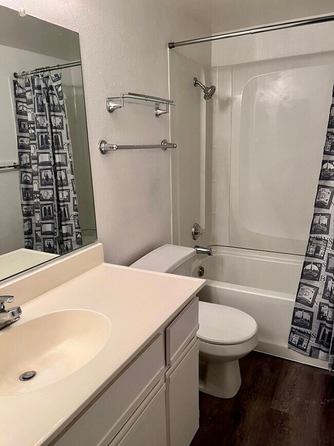 Second full bathroom - 10655 Lemon Ave