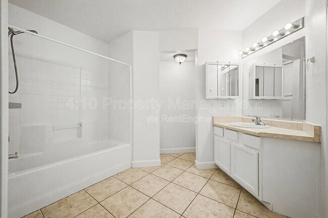 Building Photo - 280 S Elizabeth Way