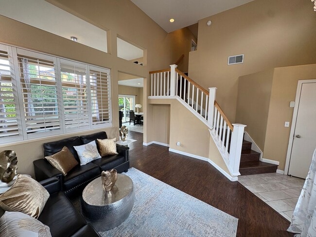 Building Photo - Beautiful 3 Bedroom 2.5 Bath Brentwood Home With SOLAR