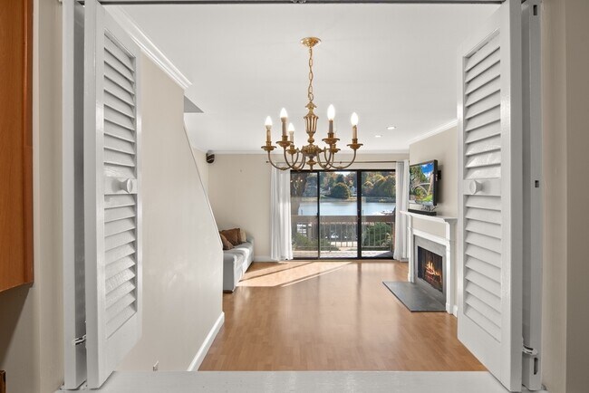 Building Photo - 7 River Rd