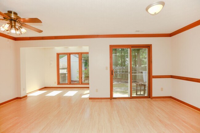 Building Photo - 200 Arabian Cir