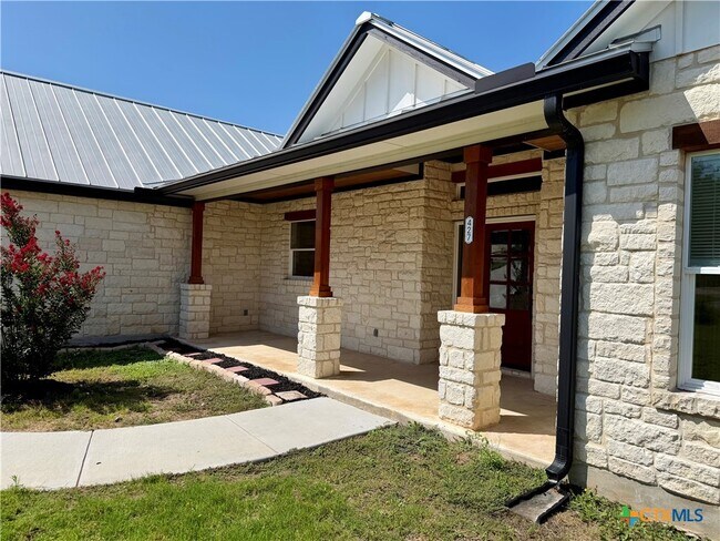 Building Photo - 427 Primrose Path