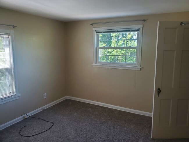 Building Photo - 2405 Overlook Rd