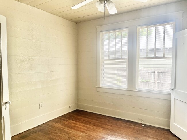 Building Photo - 3104 Wilshire Dr