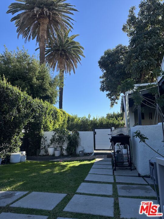 Building Photo - 641 N Vista St