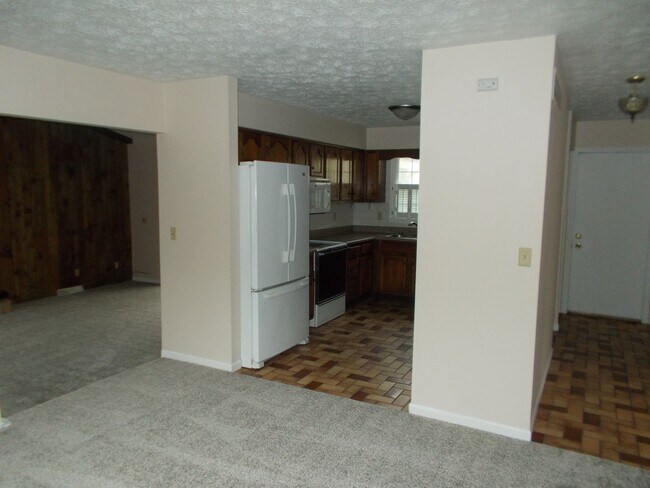 Building Photo - Welcome to this Stunning and Expansive 3 Bedroom, 2 1/2 Bath Home in the Desirable Oak Park Area ...