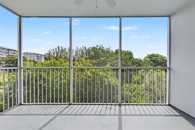 Building Photo - 3250 N Palm Aire Dr