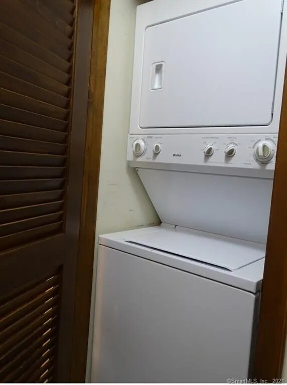 Building Photo - 71 Aiken St