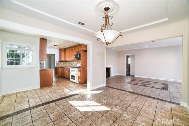 Building Photo - 623 N Nora Ave