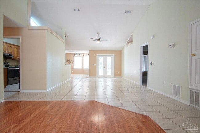 Building Photo - 5947 Grandview Dr