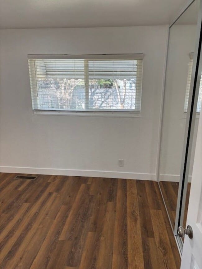 Building Photo - 9 Begonia Ln