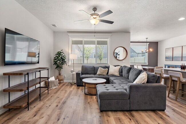 Building Photo - 3384 NW 14th Ave