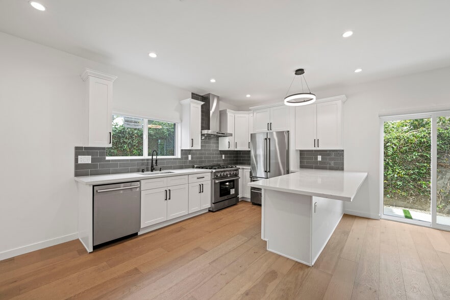 Building Photo - 8104 Paso Robles Ave