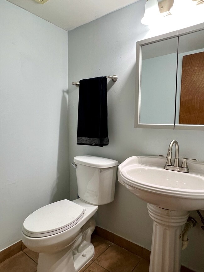 Building Photo - 2611 E Martha Pl