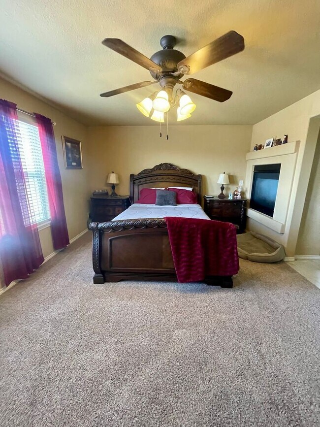 Building Photo - Gorgeous 5 Bedroom Cordera Home