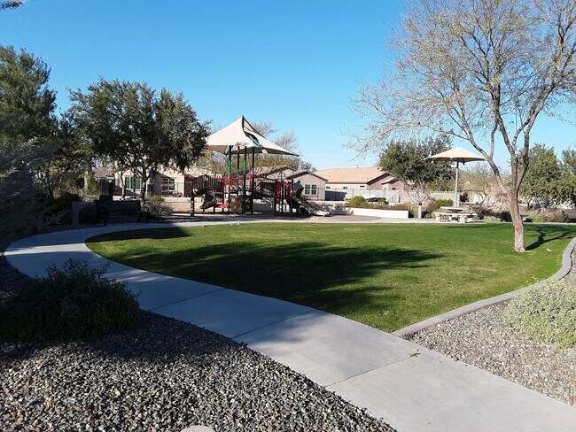 Building Photo - Gorgeous 3bed/2bath single level home in North Peoria!! Best Schools !!