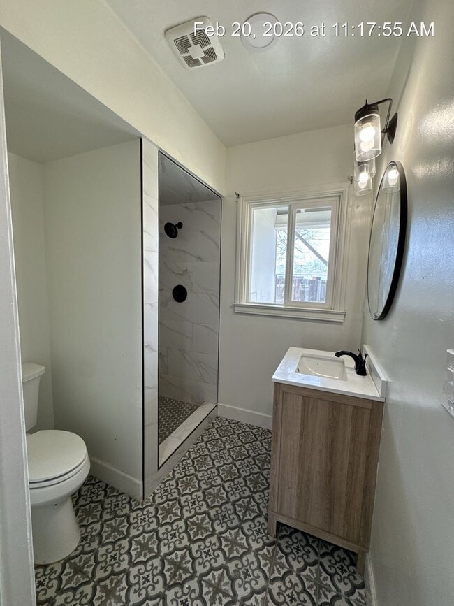 Building Photo - Dinuba Home Coming Soon!