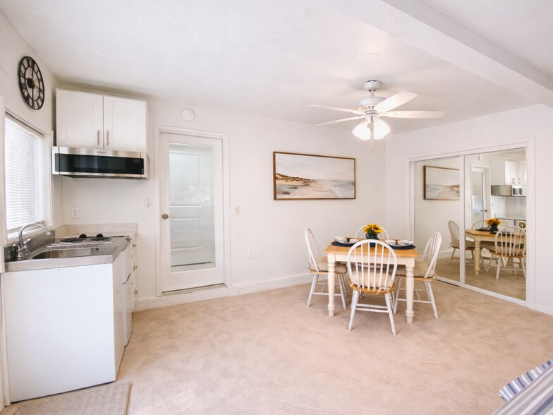 Building Photo - 2404 Chatsworth Blvd