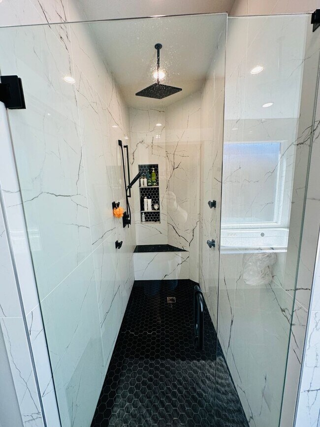 Building Photo - Stunning Custom Camas Home