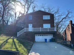 Building Photo - 2897 Leola Ave