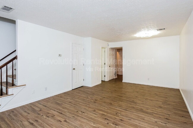 Building Photo - 1303 Sweet Pine Dr