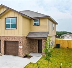 Building Photo - 3 bedroom 2.5 bathroom townhome!