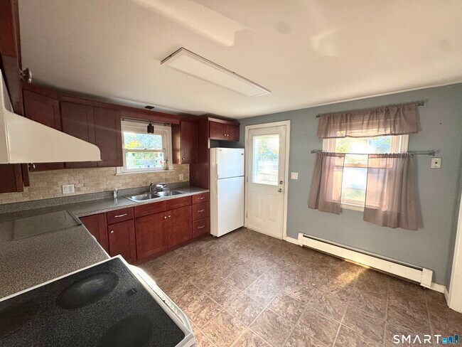 Building Photo - 482 Ash Dr