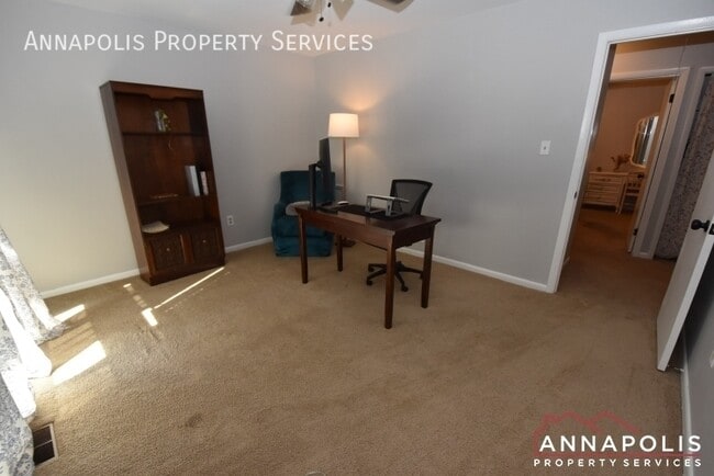 Building Photo - 1202 Hollyday Ct