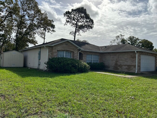 Primary Photo - Deltona home - Move in ready.