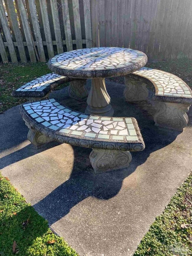 Building Photo - 2470 Trailwood Dr