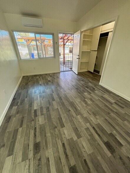 Building Photo - 475 W Ramona Dr