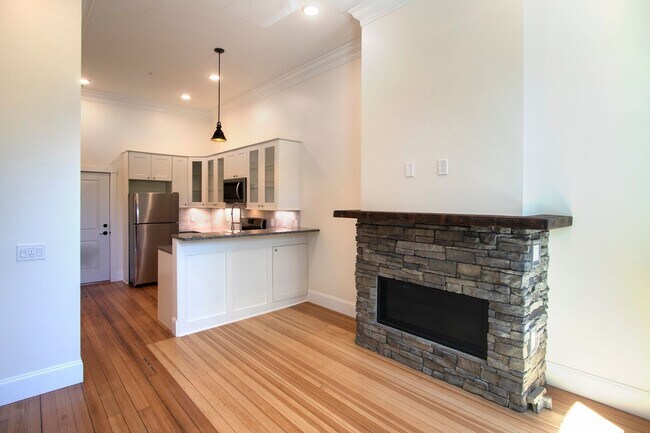 Primary Photo - 440 Central Ave