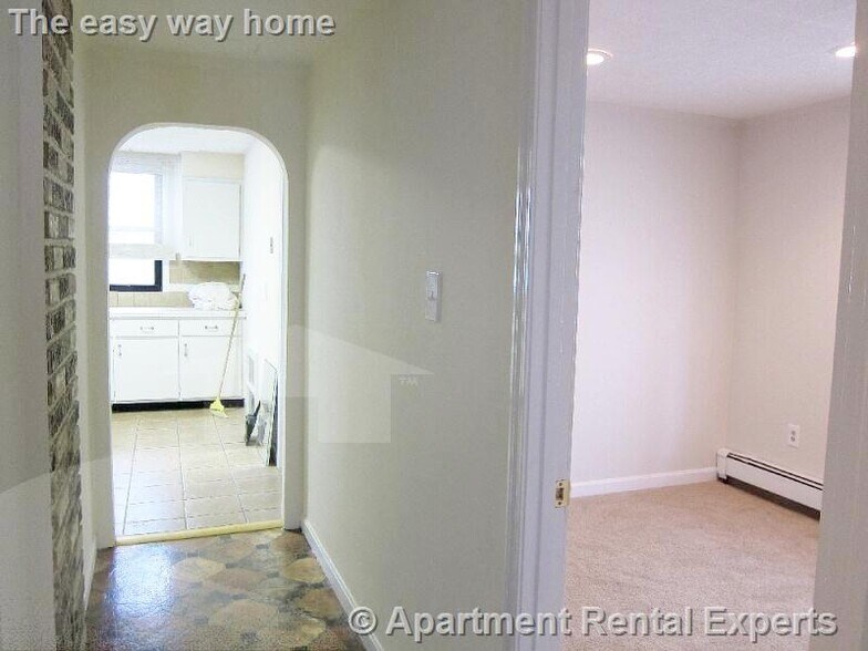 Building Photo - 19 Wesley St