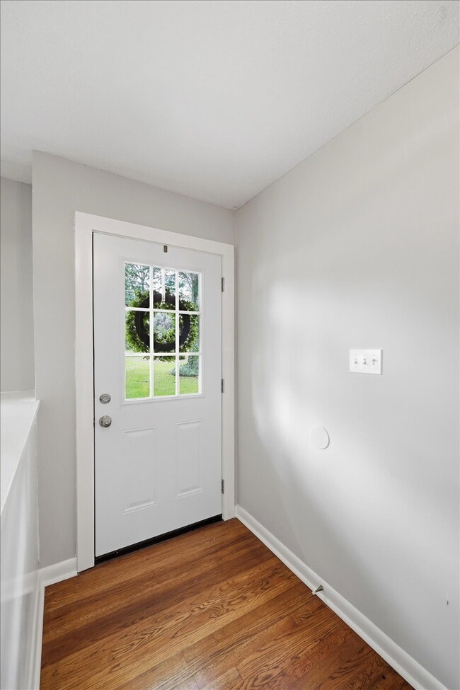 Building Photo - Spacious 4BR Home in Clinton School District with Multiple Living Areas