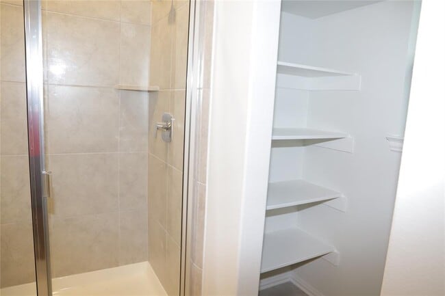Building Photo - 27943 Western Crk Ct