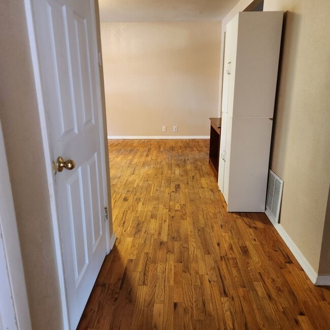 Building Photo - 4 Bed | 2 Bath House in the lower Rattlesnake